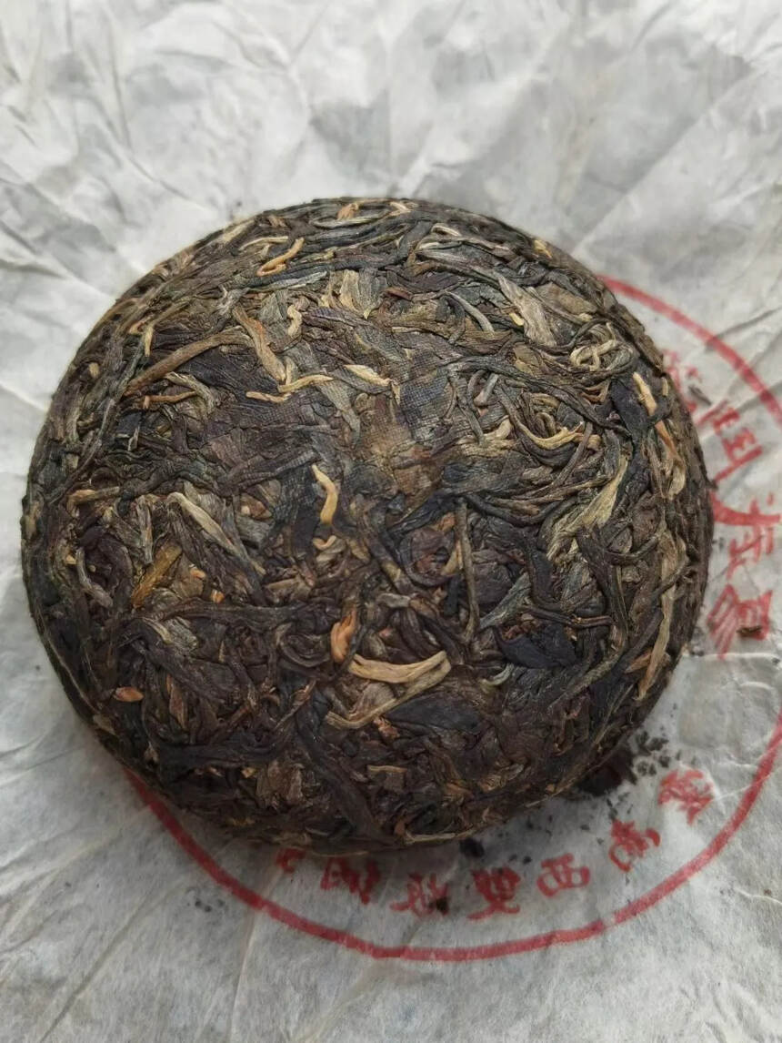 2002年易武斗茶大会茶王沱250克，此款茶选用易武