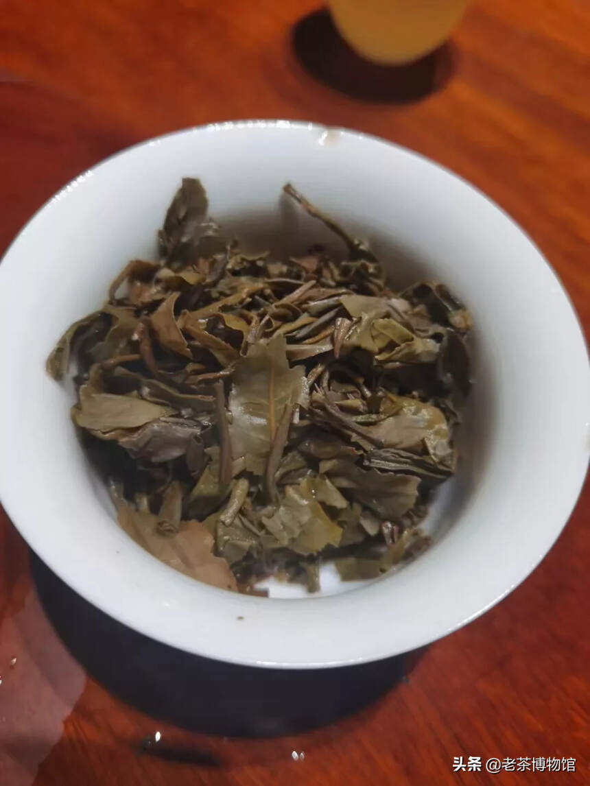 2007年典藏干仓老沱茶
250克/个  
沱形紧直