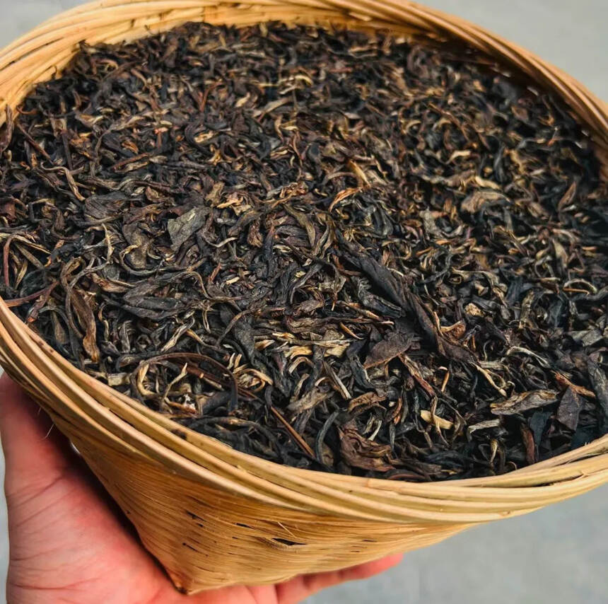 泡一盏定心凝神！
2005年易武刮风寨竹篮茶，精选易