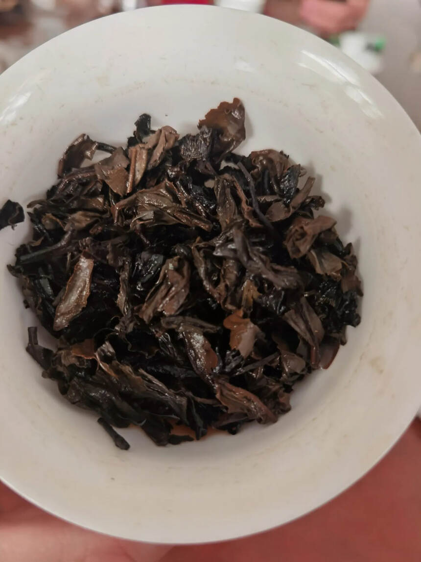 好茶会说话，70年代老班章樟香老散茶生茶，陈香糯滑，