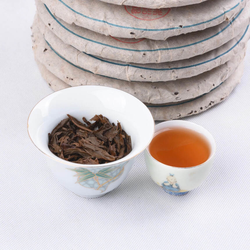 有机茶第一代！
96年农科院研制布朗山古树茶普通饼普