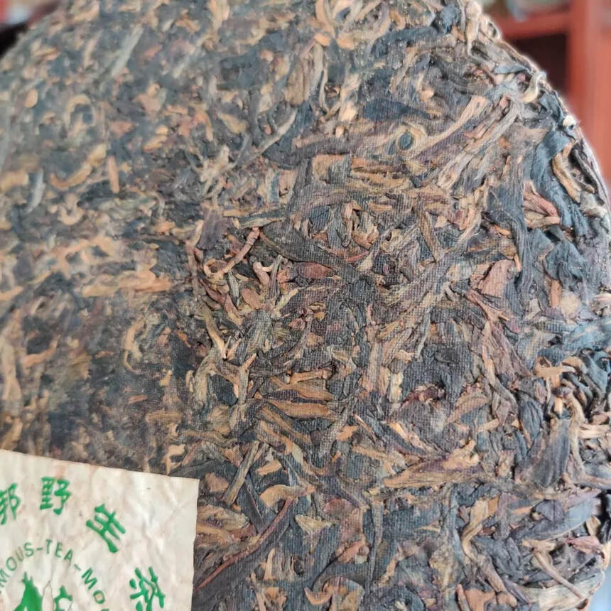 2006年六大茶山倚邦野生茶典藏品，经时间陈化，包装