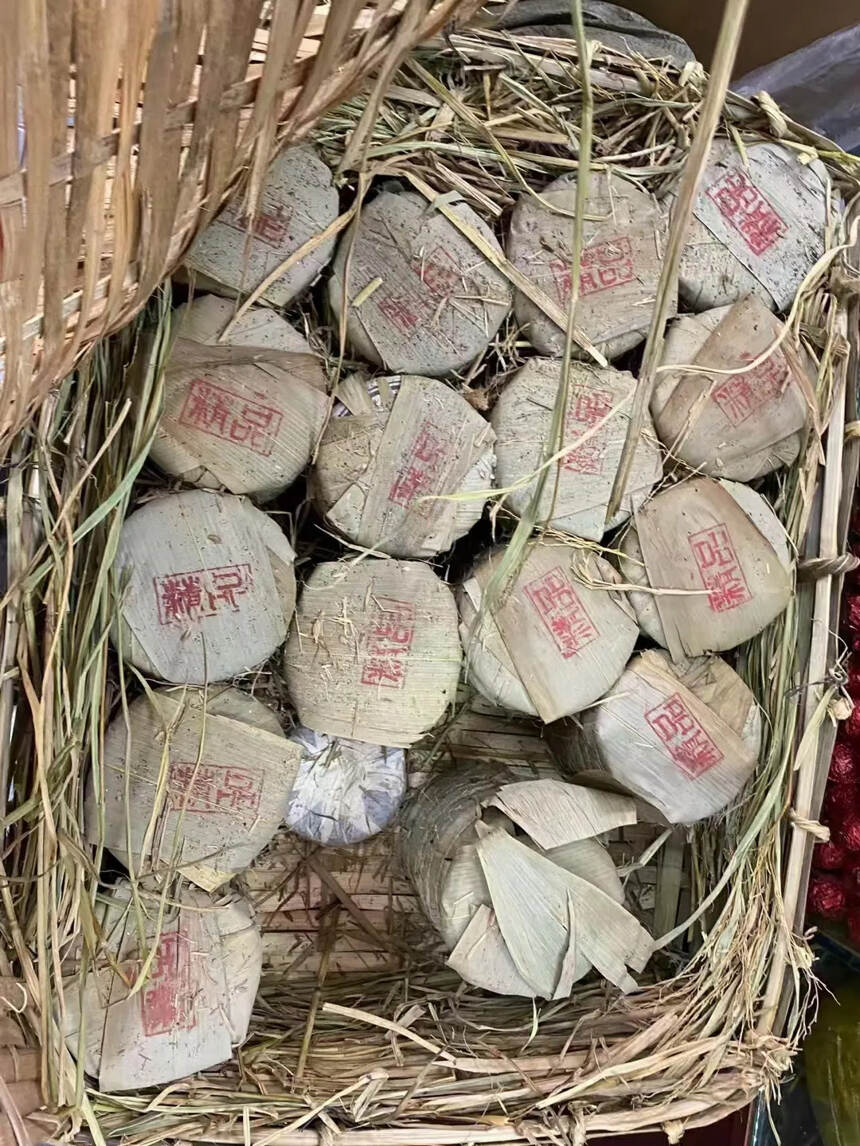 郑四隆易武百年古树茶100克/饼，10饼/筒，20筒