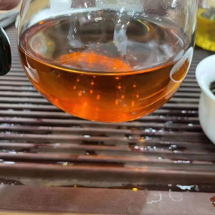 ??

老紫芽来喽，堪称茶中贵族，茶中贵族的紫芽，茶