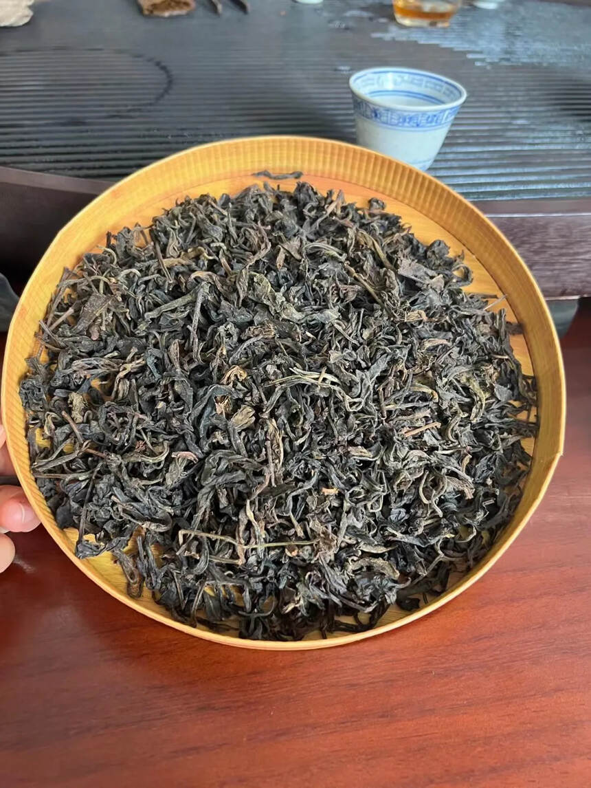 01年布朗山老生茶，烟味超级重的散生茶#茶# #收藏
