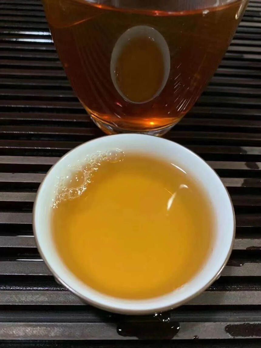 ??

2004年春明茶厂-班章古茶砖首届优质奖品-