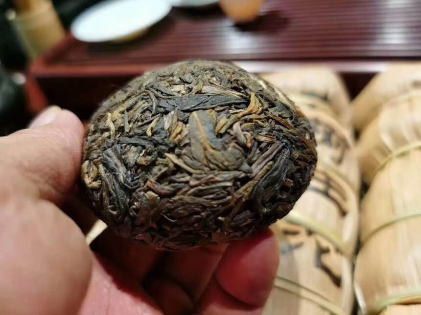 09年丹珠古树
春海茶厂
布朗山茶料压制，汤色微红透