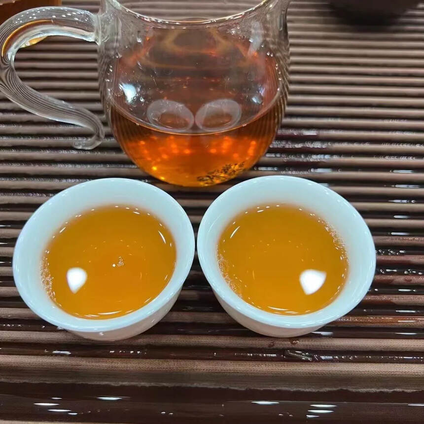 2008年南峤茶厂，勐海孔雀班章茶砖，一砖2000克