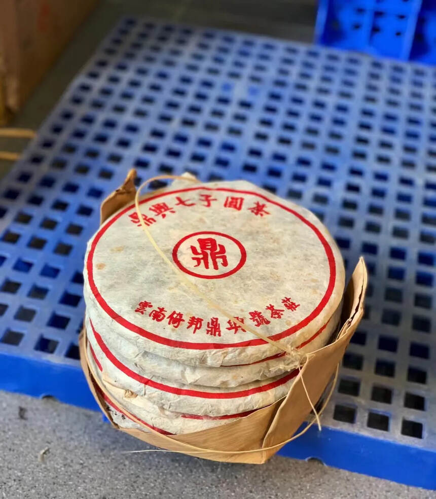 2005年鼎興號圓茶400克高香仓储，厚纸干仓，经过