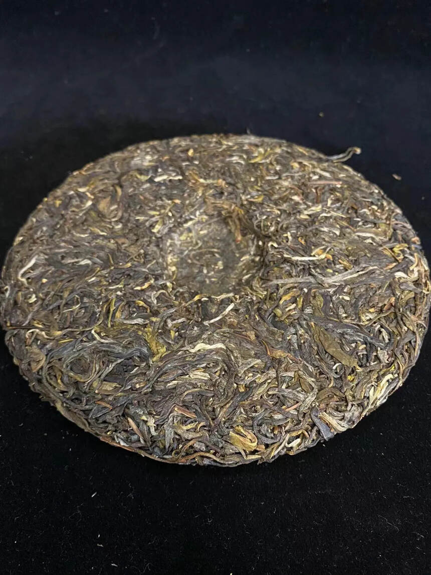 易武天门山高杆礼品茶，香甜柔和。