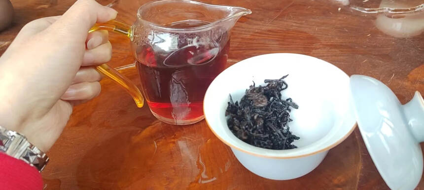 2001年云南易武沱茶，老树春芽熟茶，干仓存放，入口