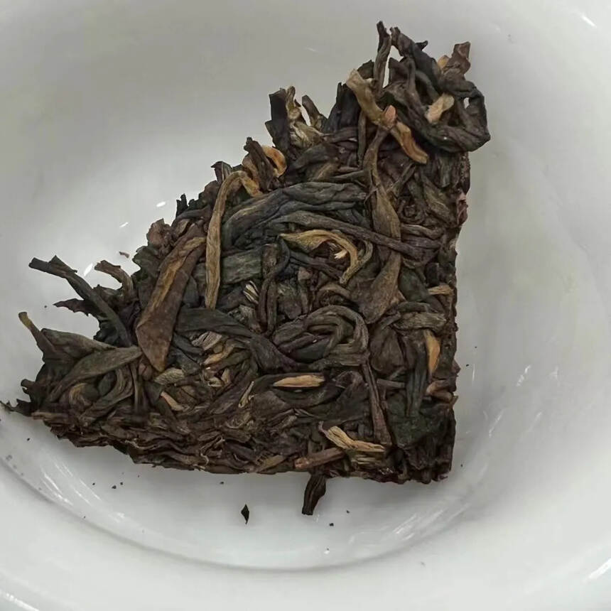 2008年南峤茶厂，勐海孔雀班章茶砖，一砖2000克