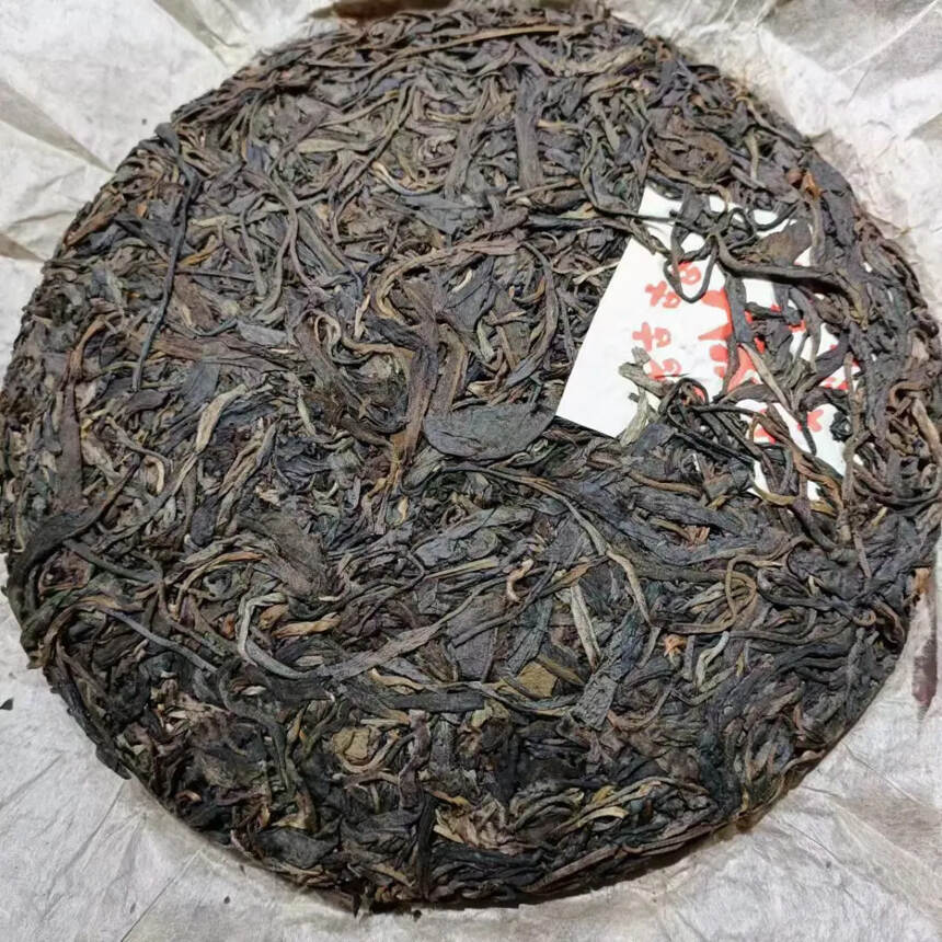 03年易武正山古树茶380克*42片/件，干茶色泽乌