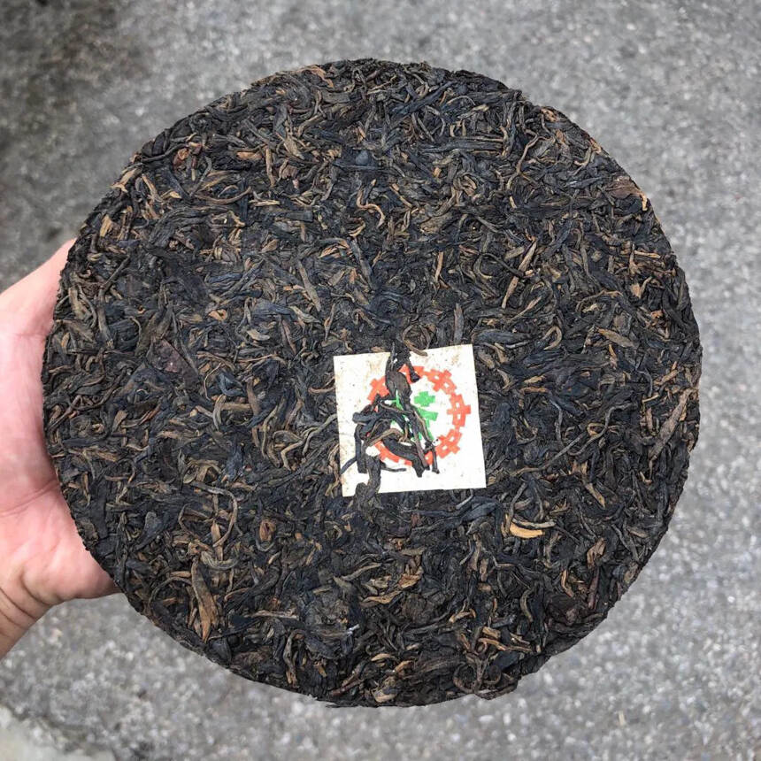 88青来啦！
80年代老易武茶饼生茶中茶88青，极稀