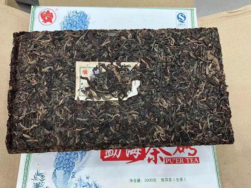 2008年南峤茶厂，勐海孔雀班章茶砖，一砖2000克