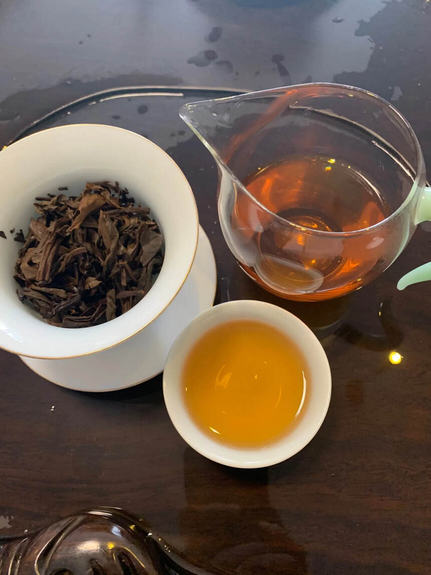 96年黎明茶厂八口中大黄印老生茶，纯干仓生茶！易武麻