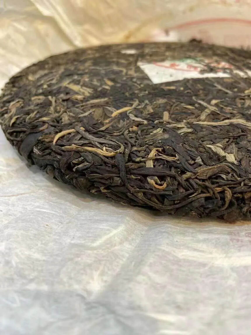 ??

2008年兴海茶厂珍藏品，古法手工石磨压制，