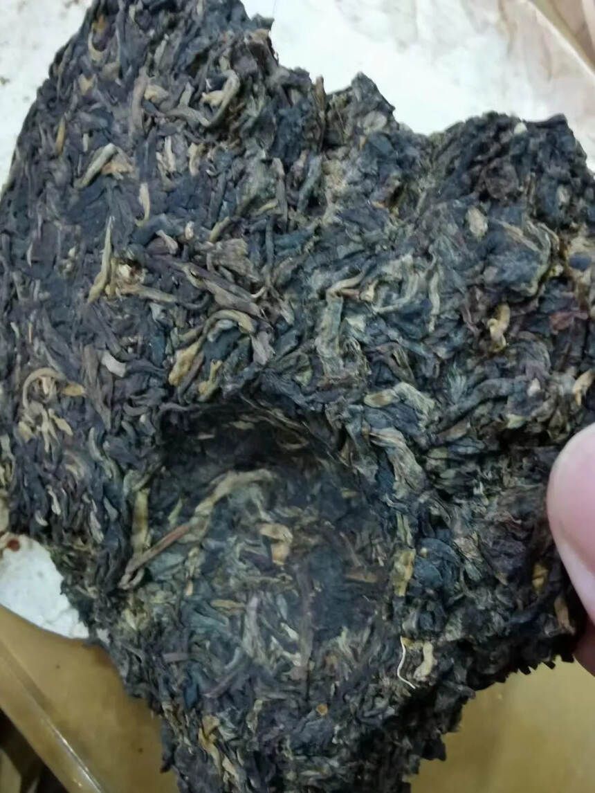 兴海茶厂红印青饼，2006年

此茶精选布朗山乔木春
