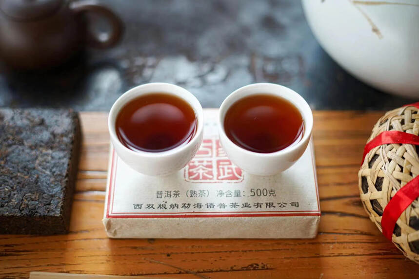 2005年易武古树茶砖500克
茶汤浓厚、润滑，关键