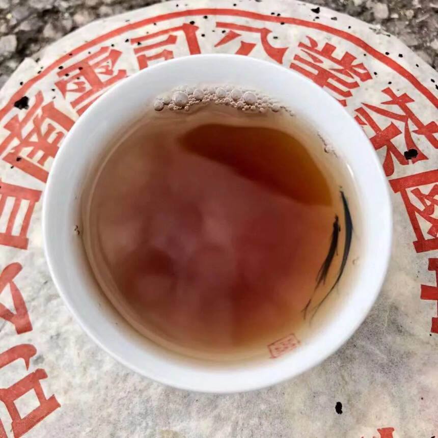 ??

99年第一批红丝带老树圆茶，老生干仓茶，烟香