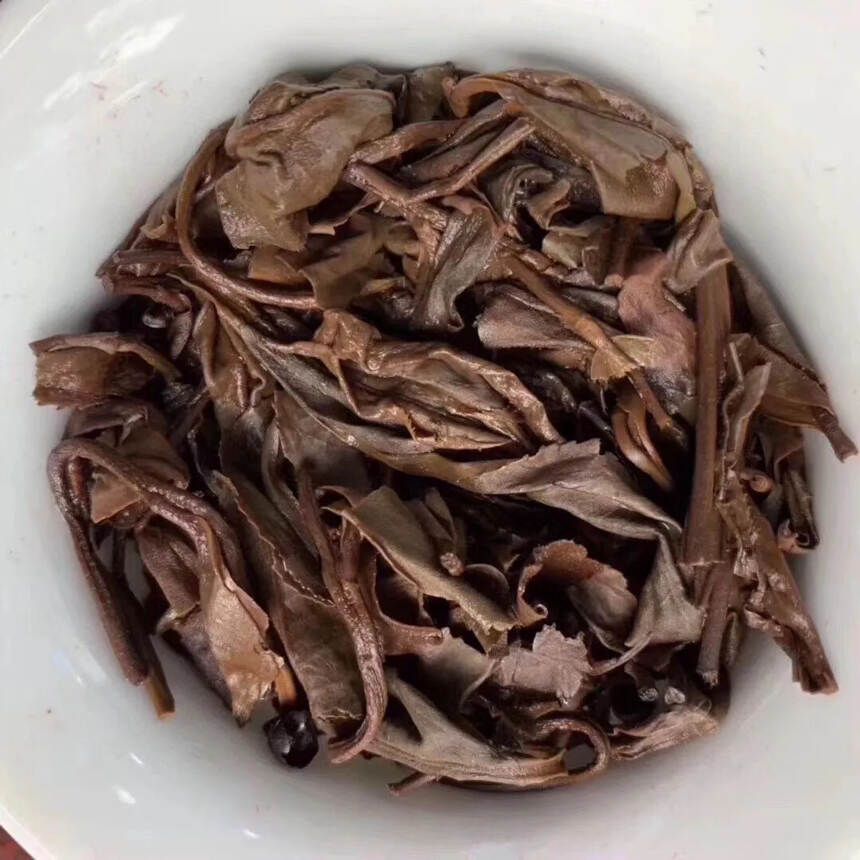 干仓仓储，2001年敬昌号生茶饼，茶底肥厚！