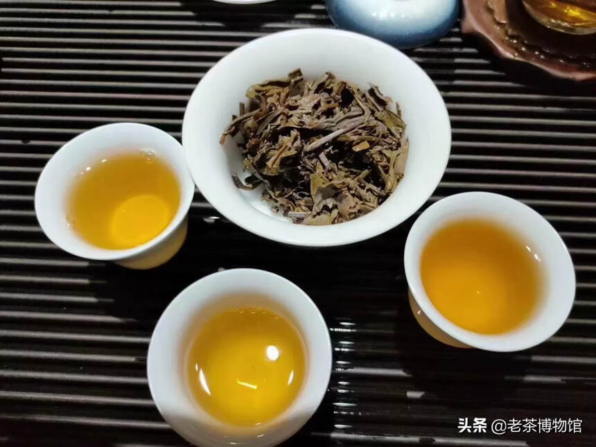 05年400克金瓜一条4沱，
勐海大树茶原料，杯底兰