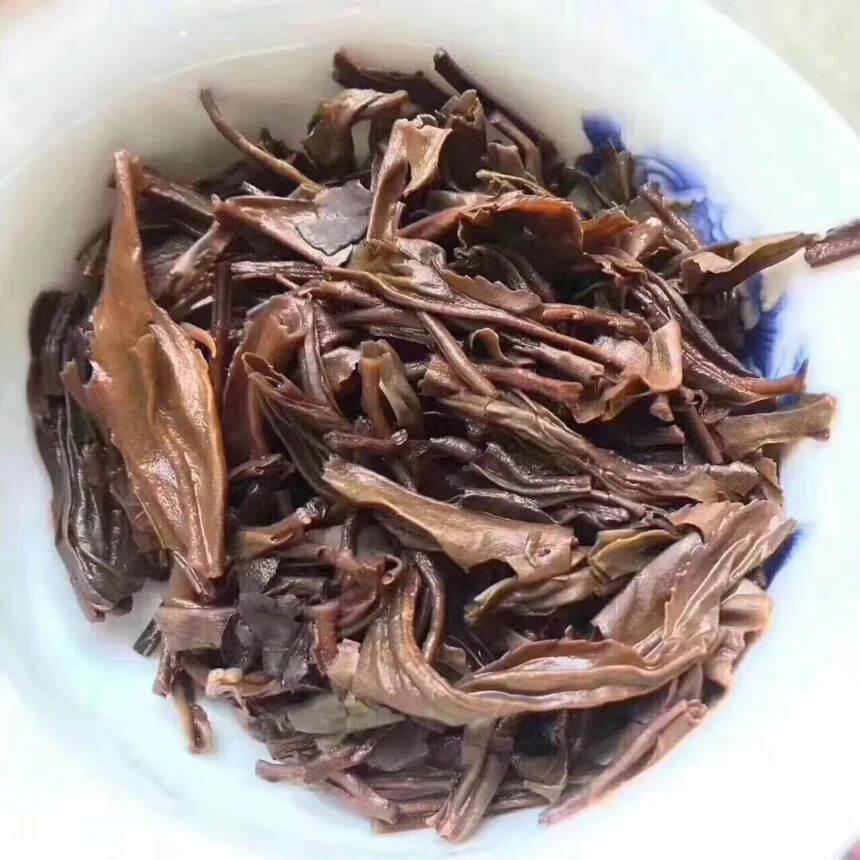 大口中，干仓好茶！
98年中茶牌紫中黄印青饼生茶，大