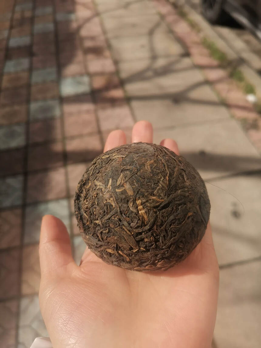 80年代下关沱茶边销马蹄印生沱100克，无纸沱茶。