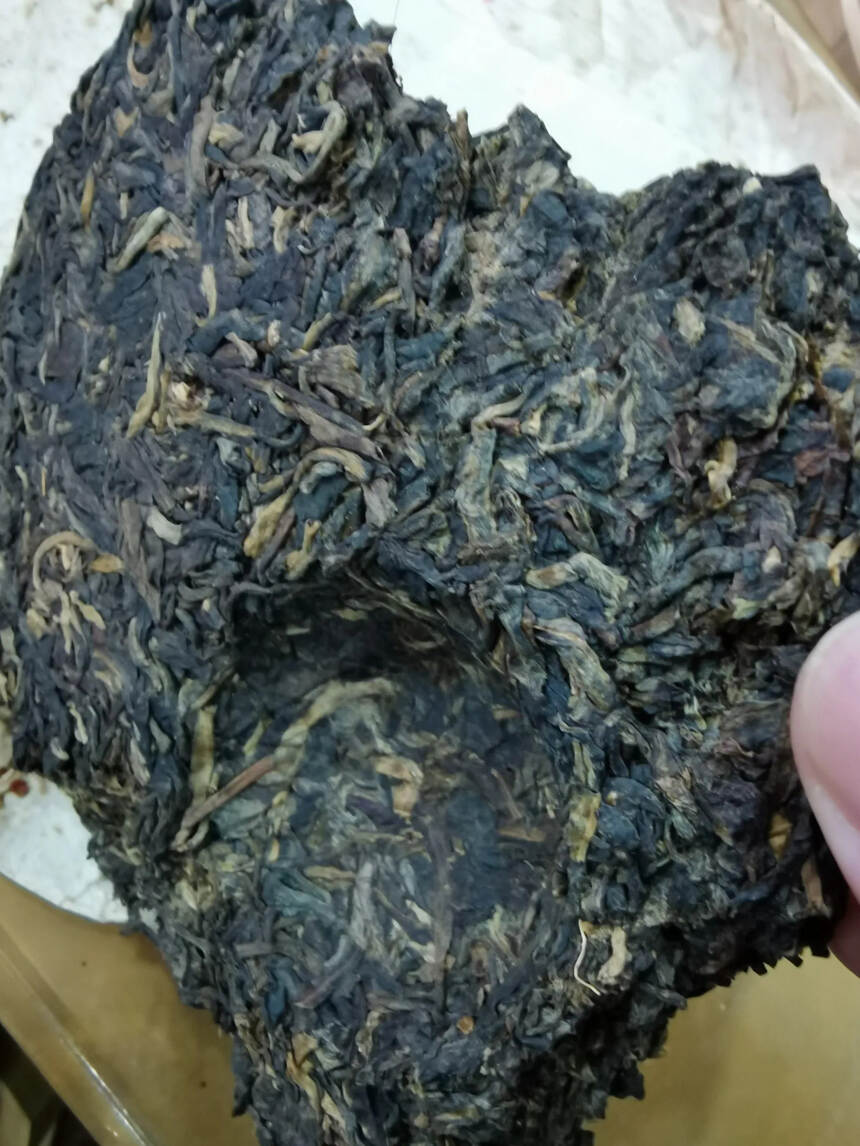 2006年兴海茶厂红印青饼
此茶精选布朗山乔木春尖为