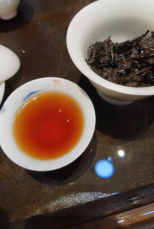 01年老班章熟茶砖，一包两片共500克。甜！