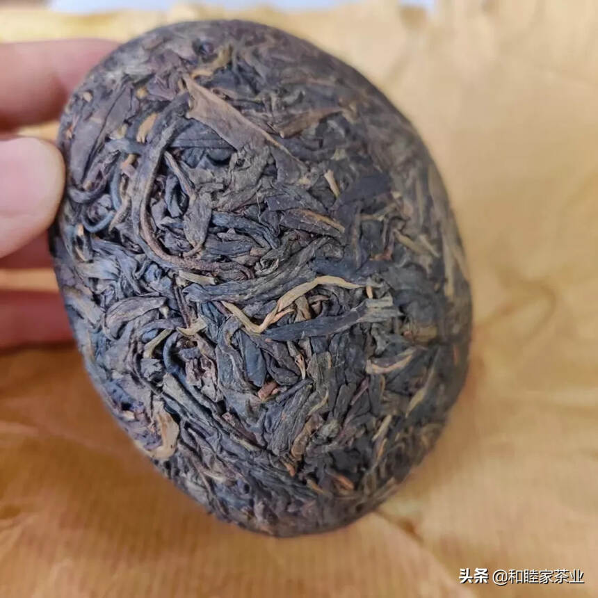 90年代花园茶厂沱茶
选用云南地区大叶种晒青茶，采用