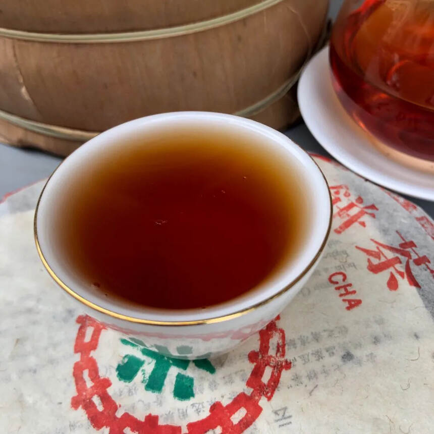 纯正好茶，96年易武古树料绿印生茶，蜜香甘甜！