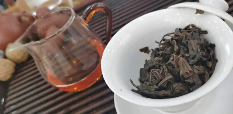 周末特惠！
99年班章王中茶绿印生茶，蜜香甘甜，口感