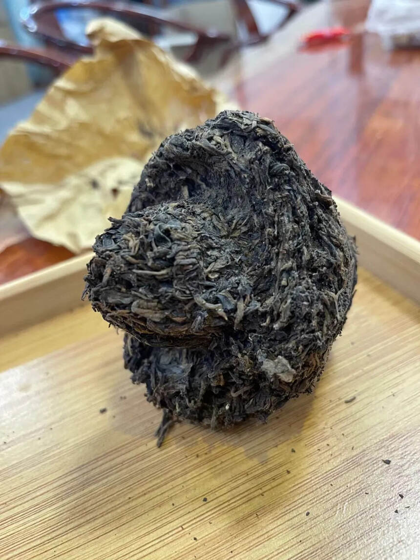 古董级别遍布虫屎！
70年代老蘑菇沱生茶250克，时