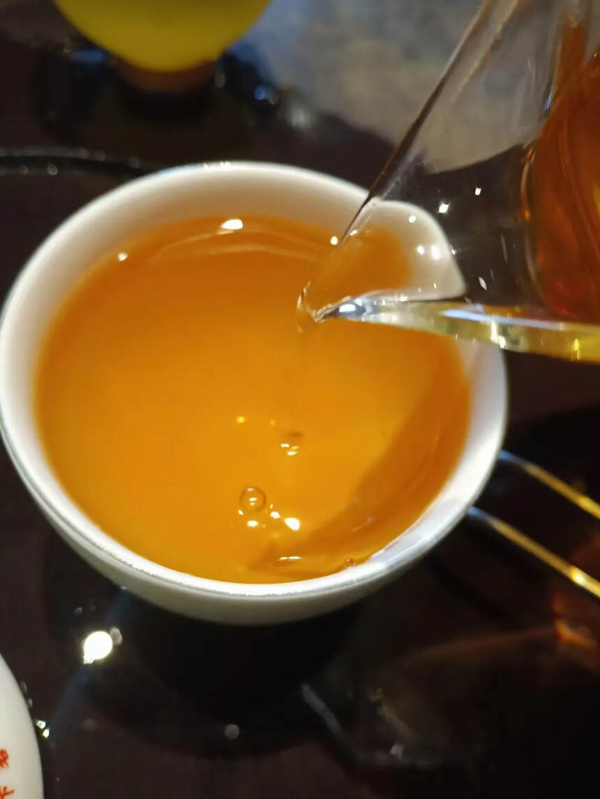 2005年困鹿山大树茶，本茶（荣获2005年中国广州