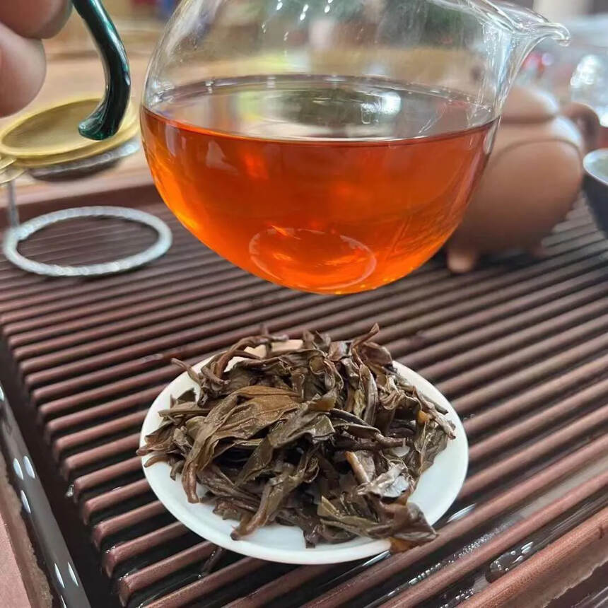 ??

2005勐库古树茶，原料来自大雪山，回甘生津