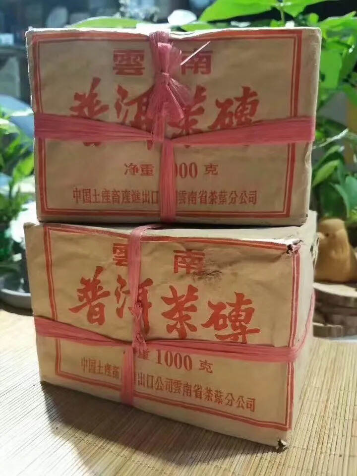 重量级老茶
80年代8582中茶250克老生砖 
昆