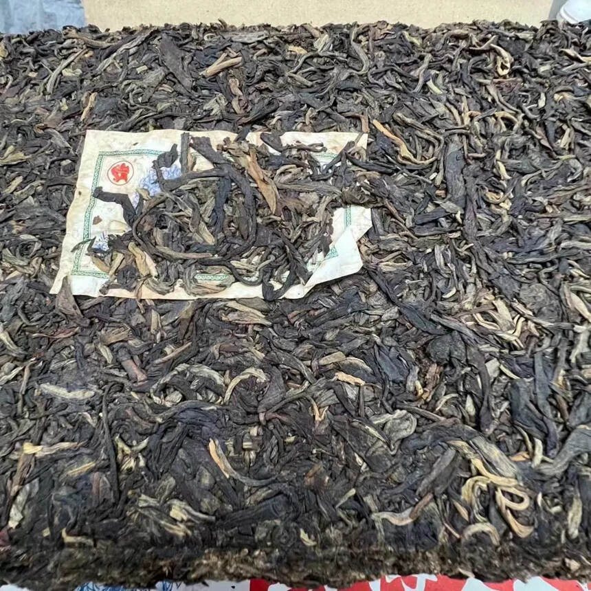 2008年南峤茶厂，勐海孔雀班章茶砖，一砖2000克