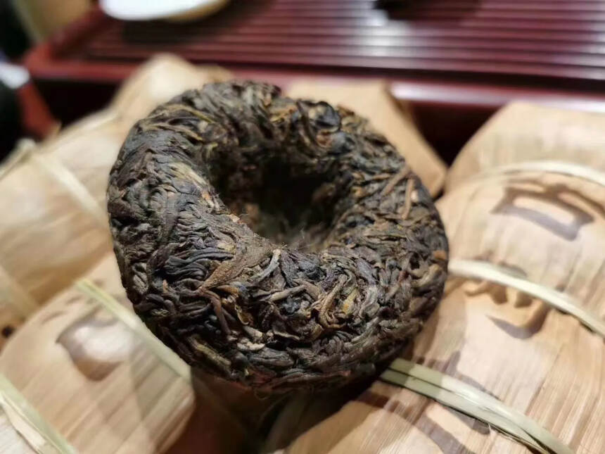 09年丹珠古树
春海茶厂
布朗山茶料压制，汤色微红透