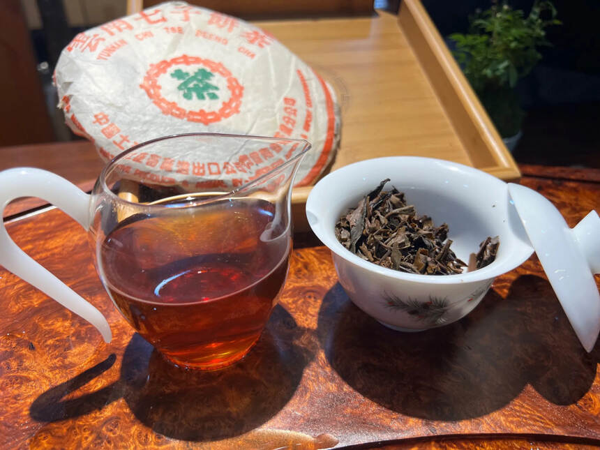 品味一壶老茶，与时光对话，回味岁月痕迹！
95年中茶