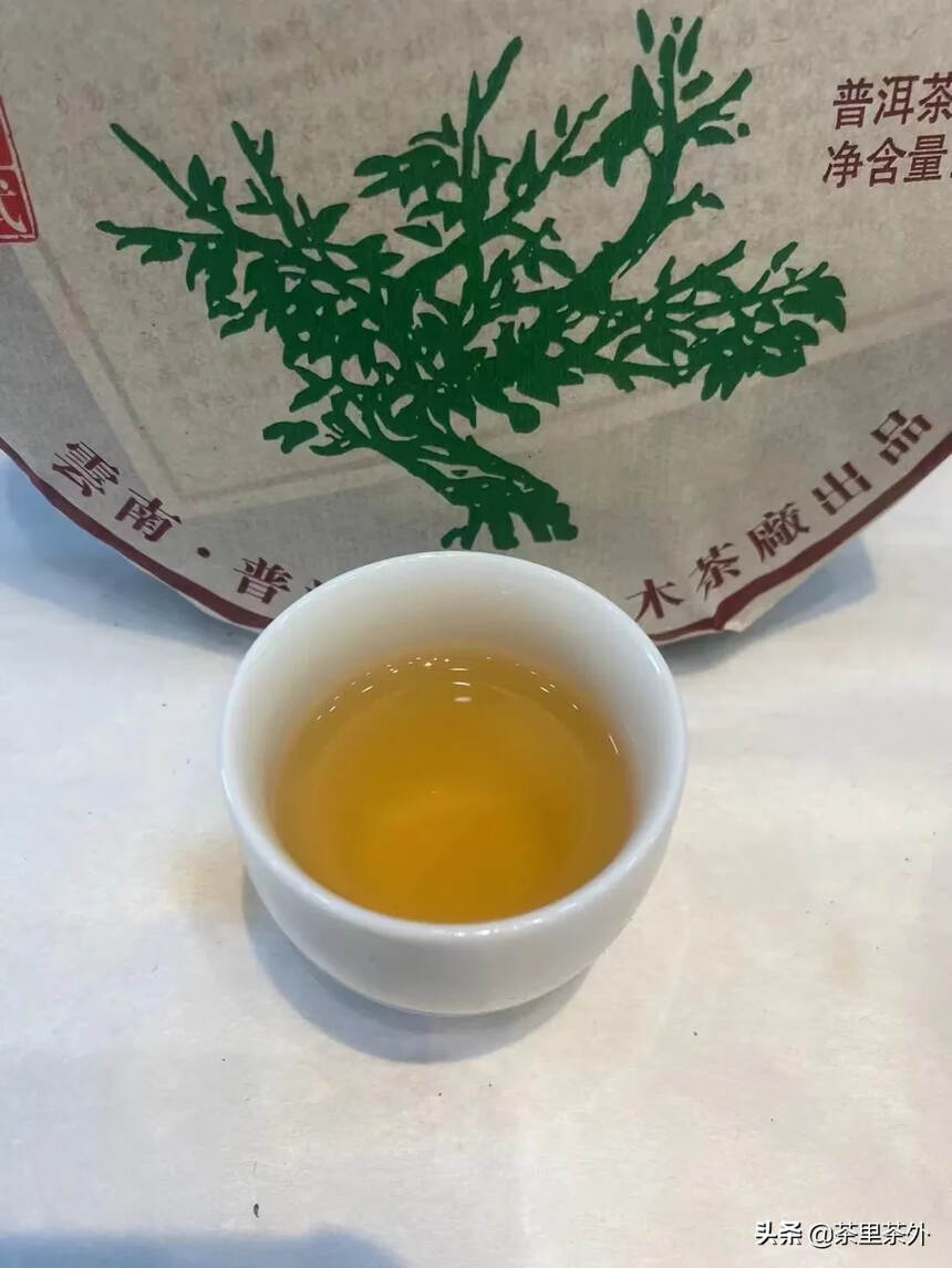 2019年易武早春茶 生茶
香气高杨  茶汤细腻，饱