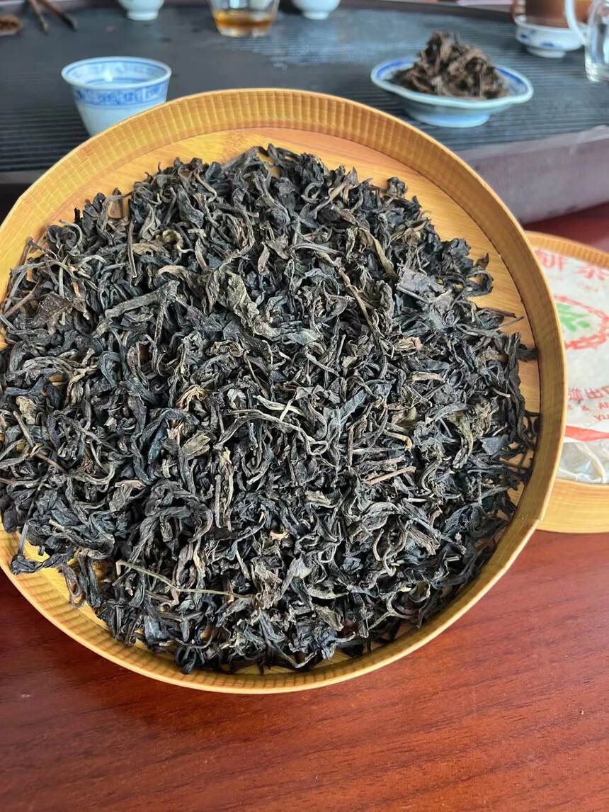 01年布朗山老生茶，烟味超级重的散生茶#茶# #收藏