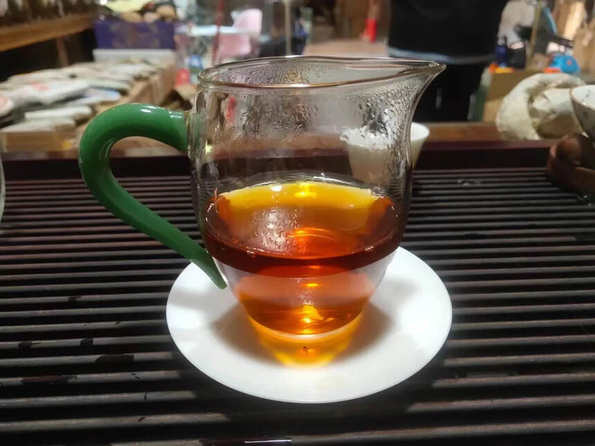 八十年代老班章生茶铁饼#茶# #普洱茶# #收藏#