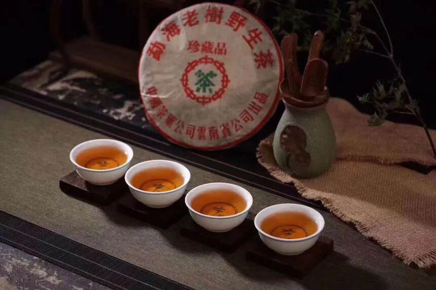 ??

05年中茶绿印珍藏品 勐海老树饼茶 357克