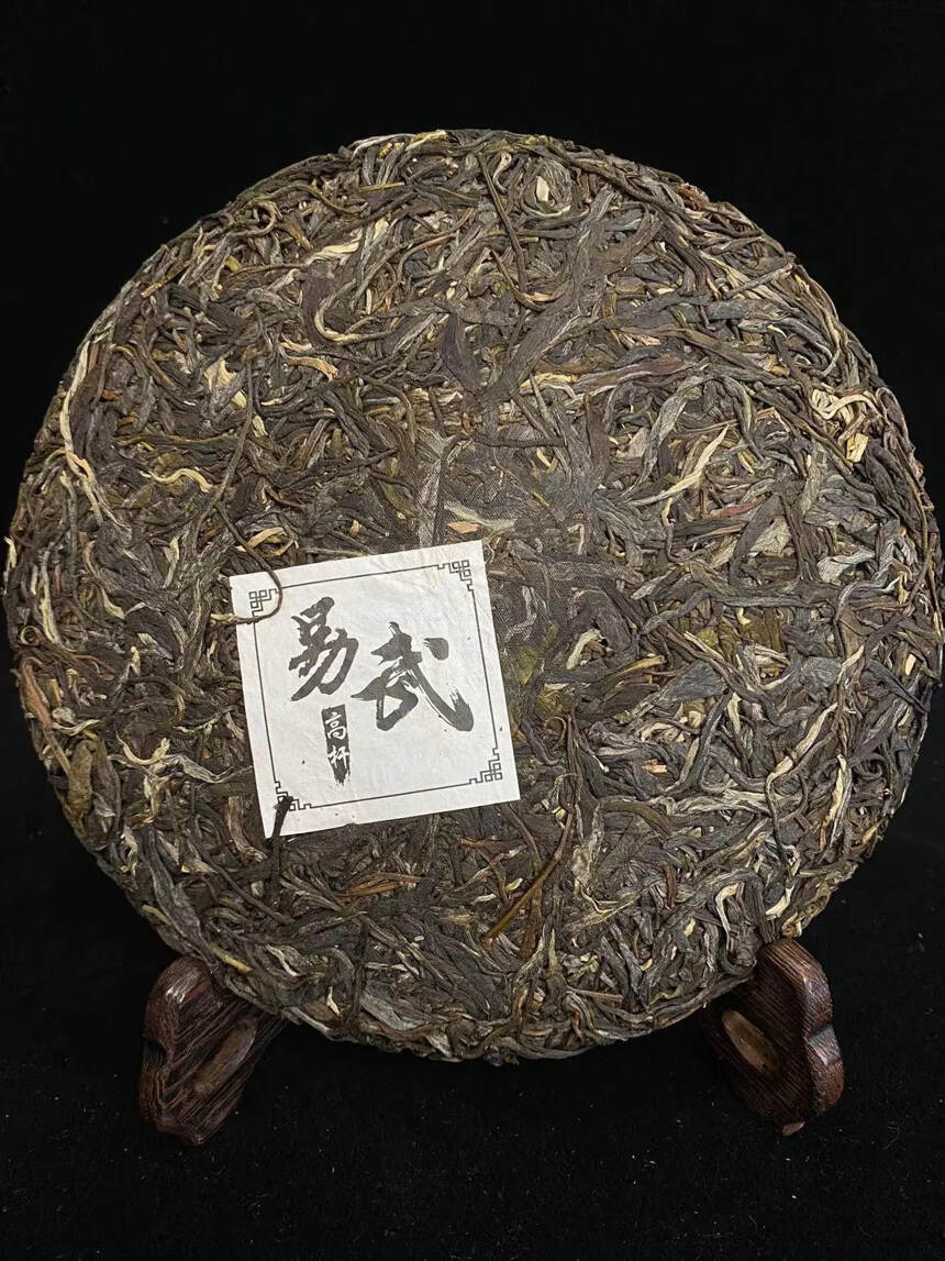 易武天门山高杆礼品茶，香甜柔和。