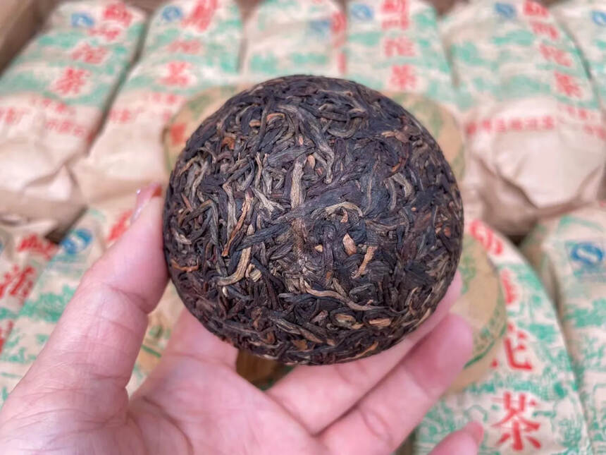 2012年郎河茶厂 勐海沱茶 生茶 选用勐海茶区乔木