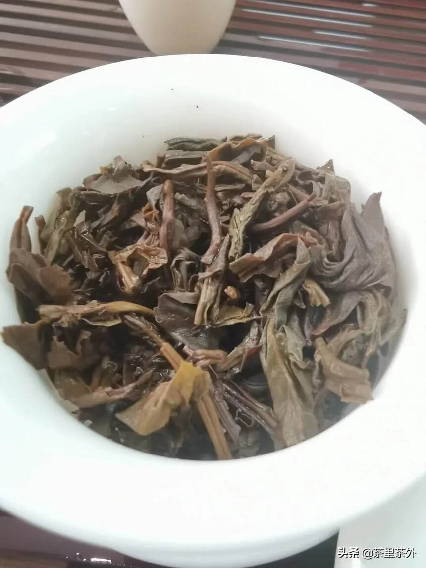 05年华联饼  
澳门华联在中茶公司订制茶采用布朗山