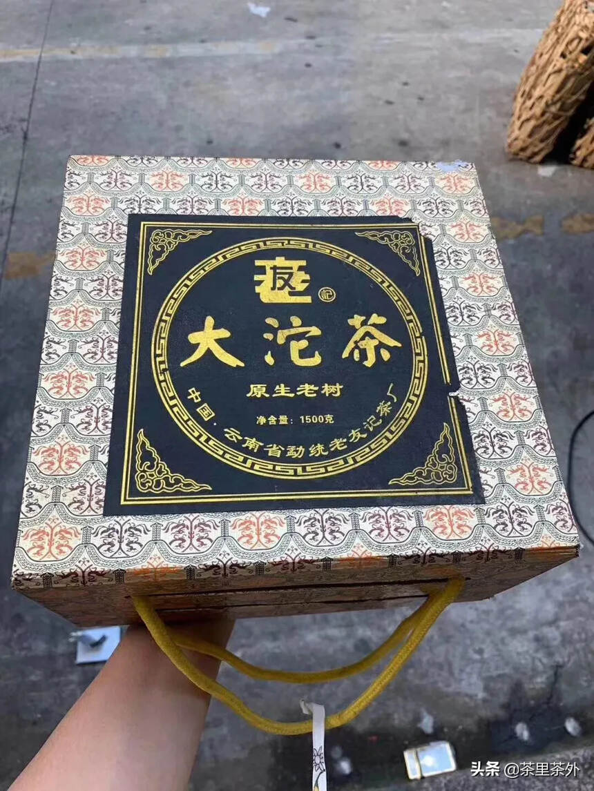 2004年老友记茶厂 原生老树沱茶，1500克/个，