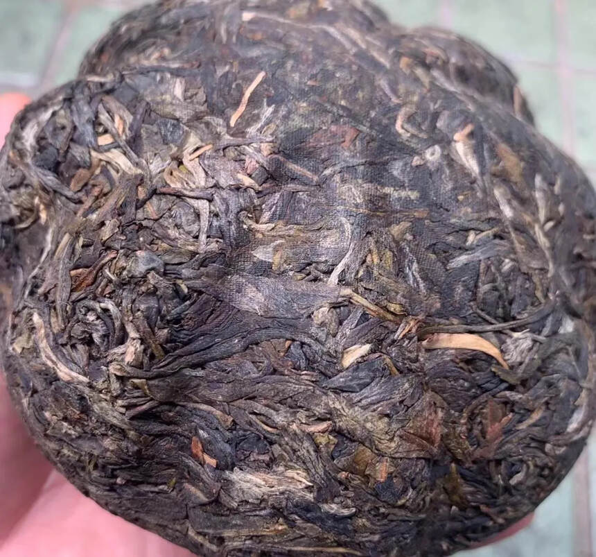 2012年永明茶厂班章金瓜沱，干茶就特别香，撬开也是