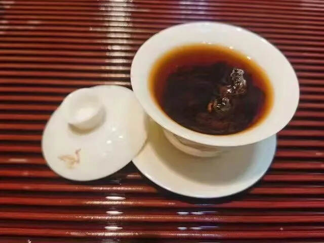 2009年勐海老茶头
茶质较厚极其耐泡，甜度佳，汤水